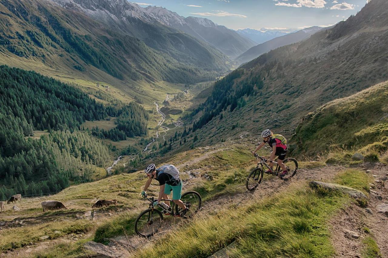 Hotel Fronza - Your Hike & Mountain Home Lutago Eksteriør bilde